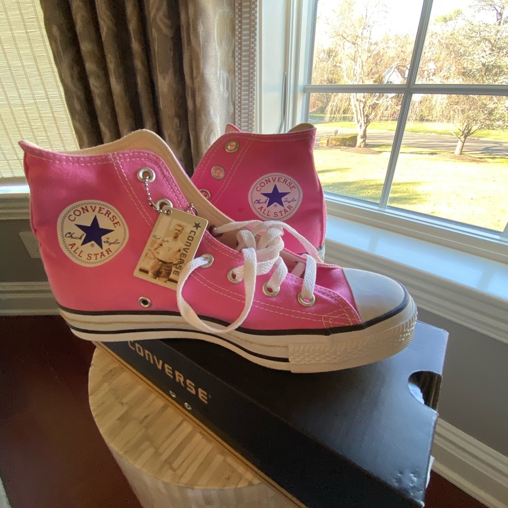 Women’s Converse All Stars. Chuck Taylor. 7.5. Original box  some imperfections